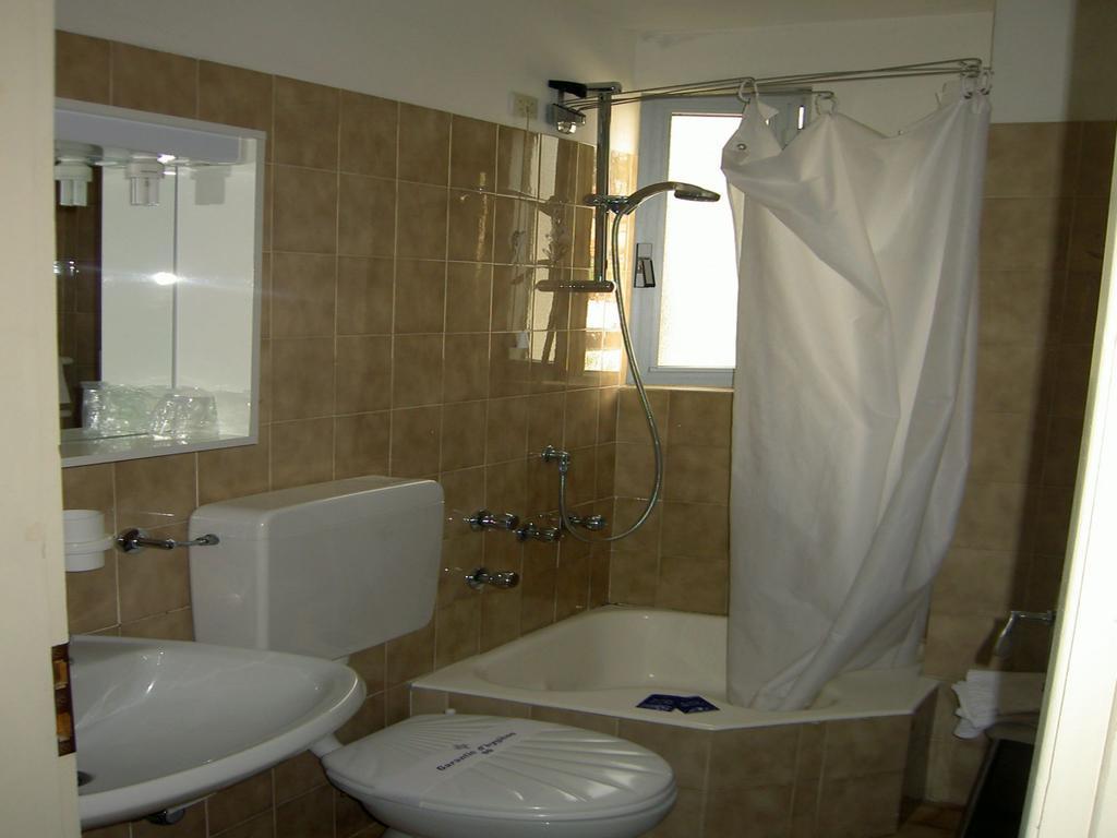 Albergo Kristina Bordighera Kültér fotó